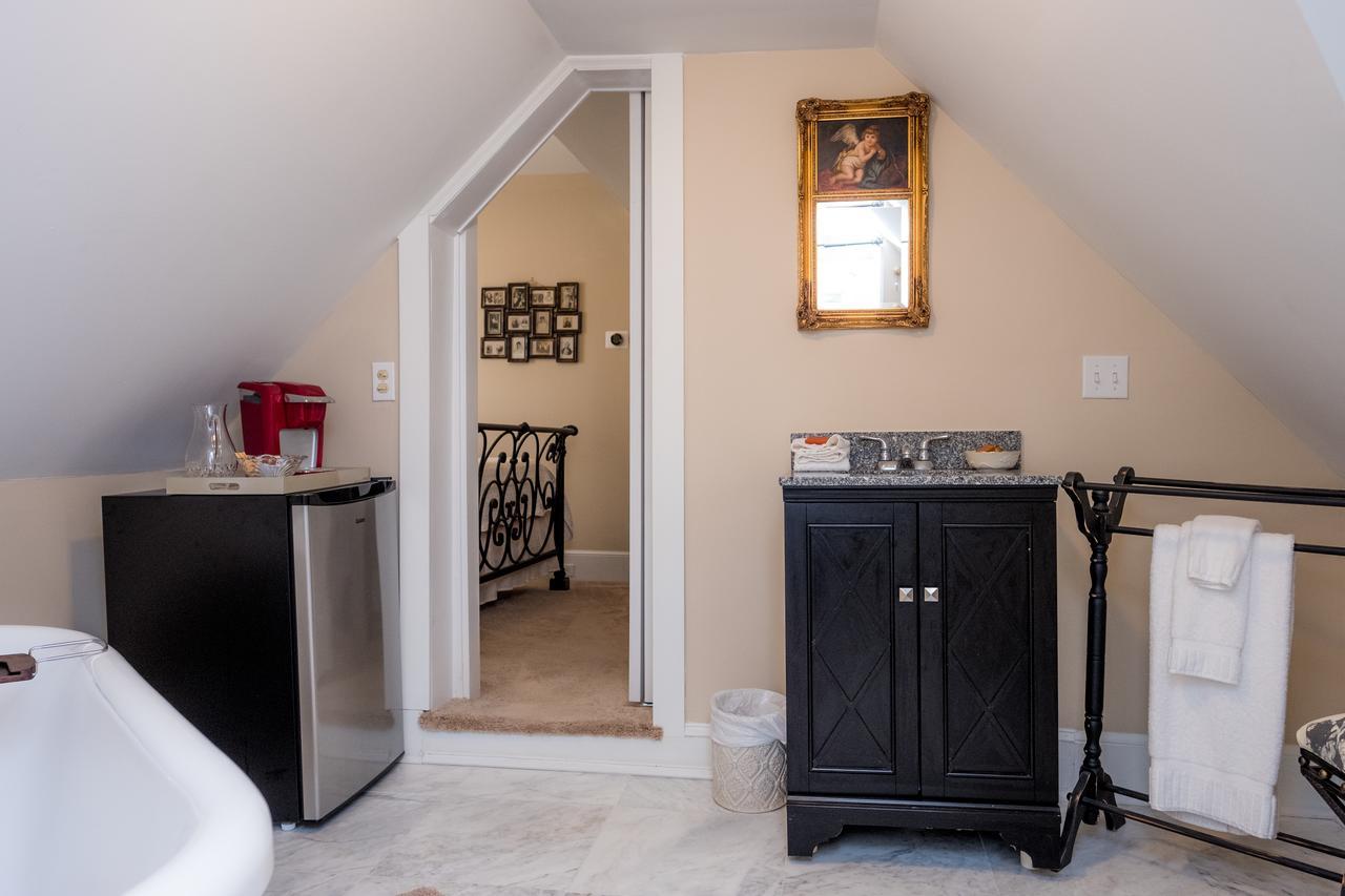 Dennison Street Inn, B & B Colonial Beach Bagian luar foto